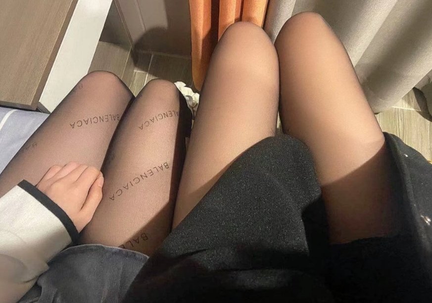 zjinvx's tweet photo. 我和我的娇小闺蜜
#丝袜 #黑丝腿控 https://t.co/8RbWruI4gb