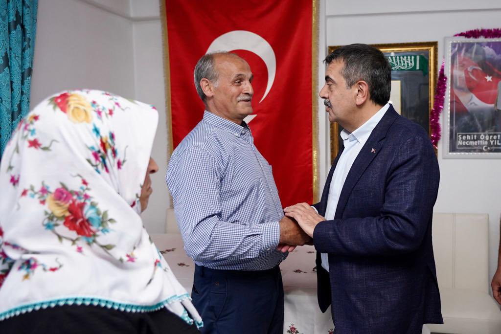 Aradan geçen altı yılda yüreğimizdeki acısı hiç dinmeyen Şehit Necmettin Öğretmenimizi rahmetle yâd ediyorum.
Şehit öğretmenlerimizin emanetleri, emanetimizdir. 
 Canlarını bu vatanın evlatları ve bekasına adayan tüm şehit öğretmenlerimizin ruhları şad, mekanları cennet olsun.