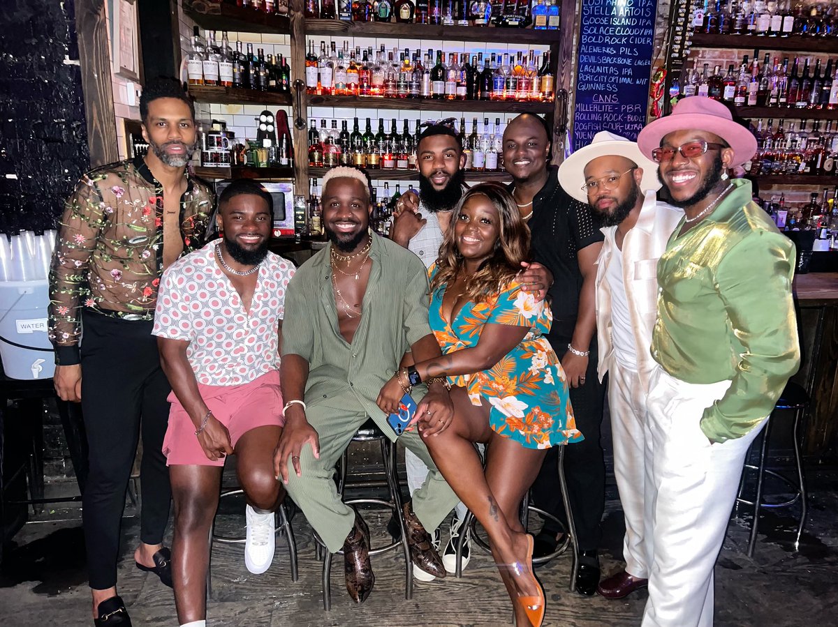 iGQRalph's tweet image. "True friends are like diamonds—bright, beautiful, valuable, and always in style." #DCnights @BlackWhiskeyDC
