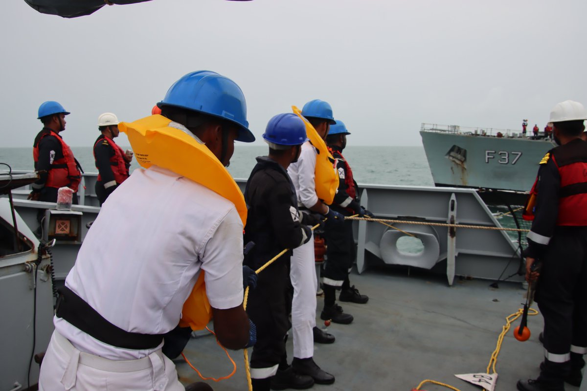 IN_WNC's tweet image. #INSTarkash and #INSBeas conducted familiarisation sea sortie for about 100 NCC cadets on 12 Jul, as part of their ship attachment. 
@DefenceMinIndia
@AjaybhattBJP4UK
@SpokespersonMoD
@HQ_DG_NCC
@indiannavy
@IndiannavyMedia
@IN_WesternFleet
@DefPROMumbai