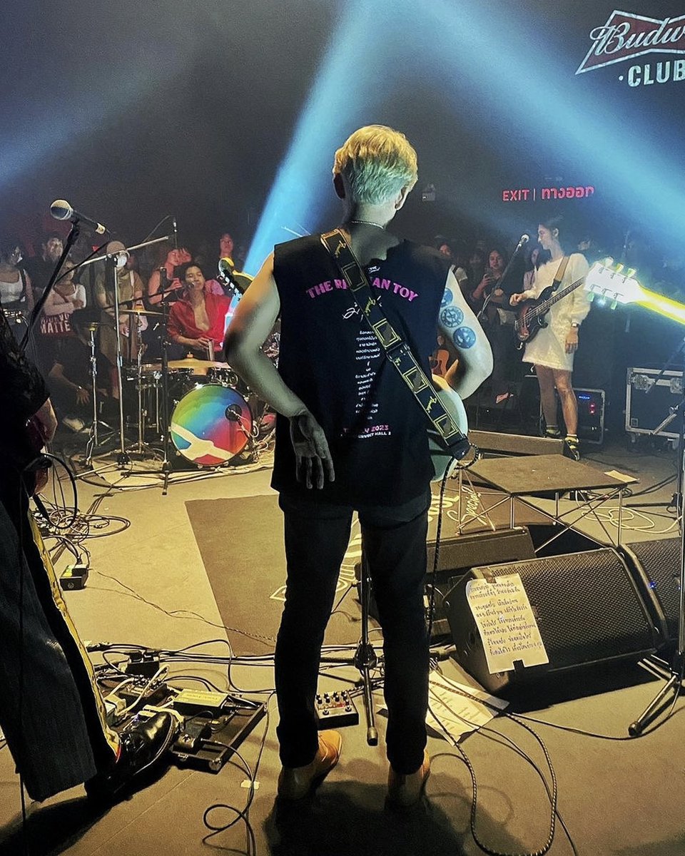 BakeryDonuts's tweet photo. เห็นแค่ข้างหลังยังรู้ว่าหล่อ แกก็คิดดู 555555555555 https://t.co/YhqdOcljoE