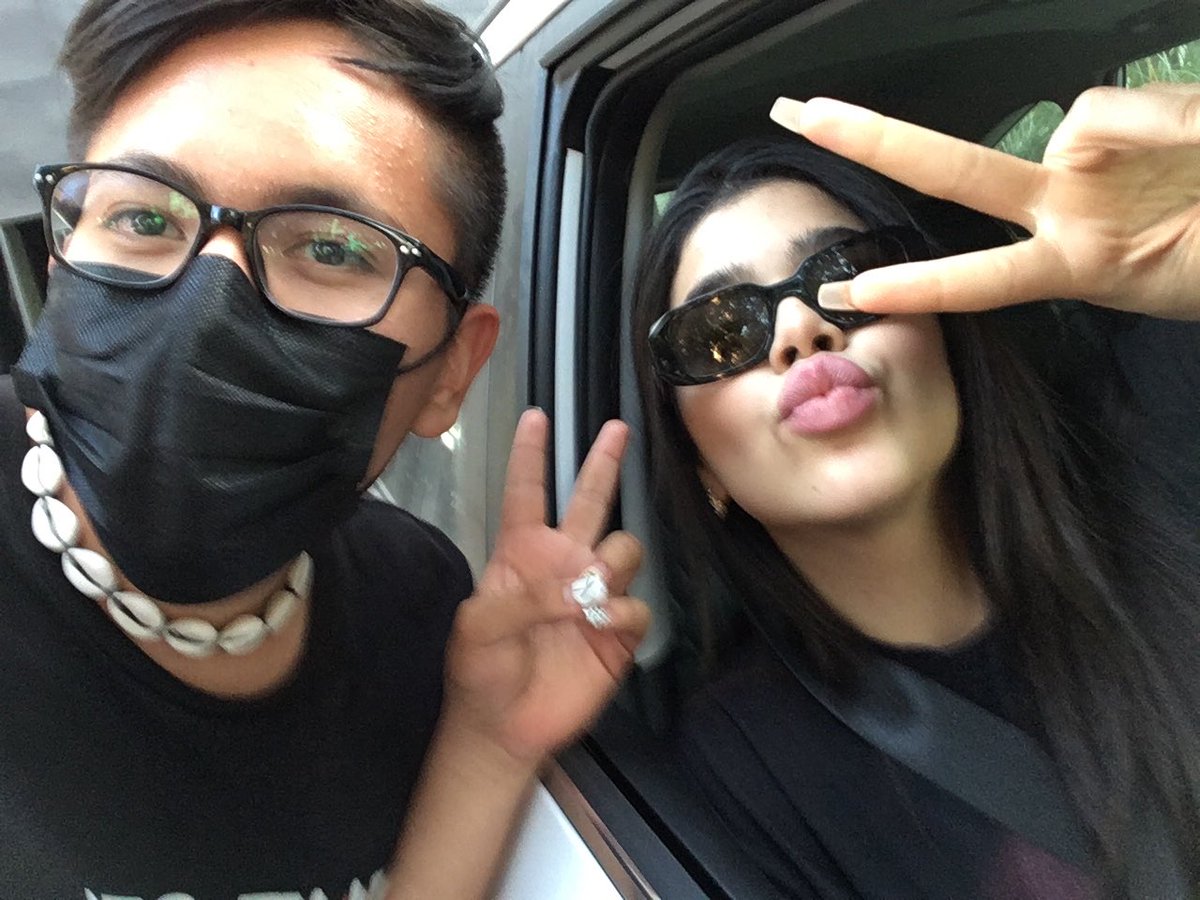 SoyKevinOs1's tweet photo. T amoo! Pásatela súper este día 🎂🍾 mi cantante fav 🎶👸🇲🇽 @keniaos https://t.co/HtlocOsBk0