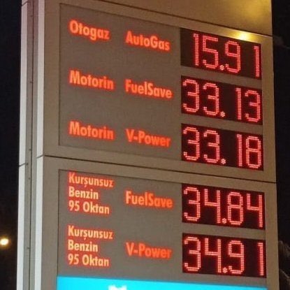Sizlere ilk kez 2014’de söylemişti.
“Cumhurbaşkanını halk seçince milletle devlet muhabbetle kucaklaşacak” diye.
İşte o kucaklaşmanın rakamlara dökülmüş halidir.
Yıllarca uygulanan “faiz neden enflasyon sonuçtur” inadının bedelidir.