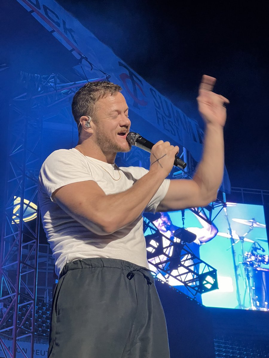 Natasja_style's tweet photo. Super awesome weekend with @SunnyMonday13 @KrissyDLW at #tcsummerfest great to meet @youre_a_natural @ID_fan30! Thanks to @Imaginedragons bringing us together. https://t.co/6vK8wPJBA0