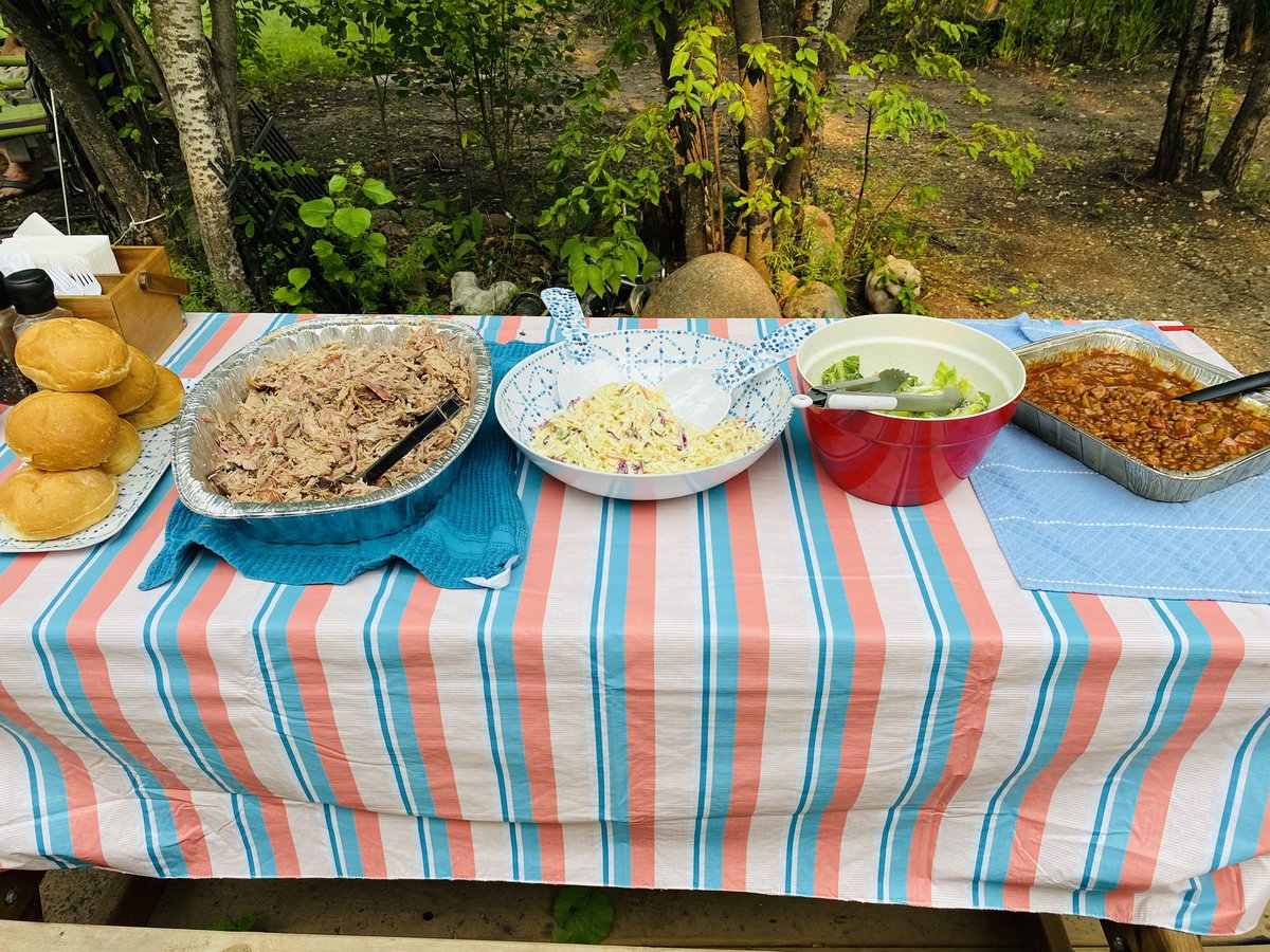 WillyGSkinner's tweet photo. Dinner at the lake.

Smoked pulled pork, coleslaw, Caesar salad, smoked beans.

#BBQ #Smoker #ABPork https://t.co/U8nQehmDwr