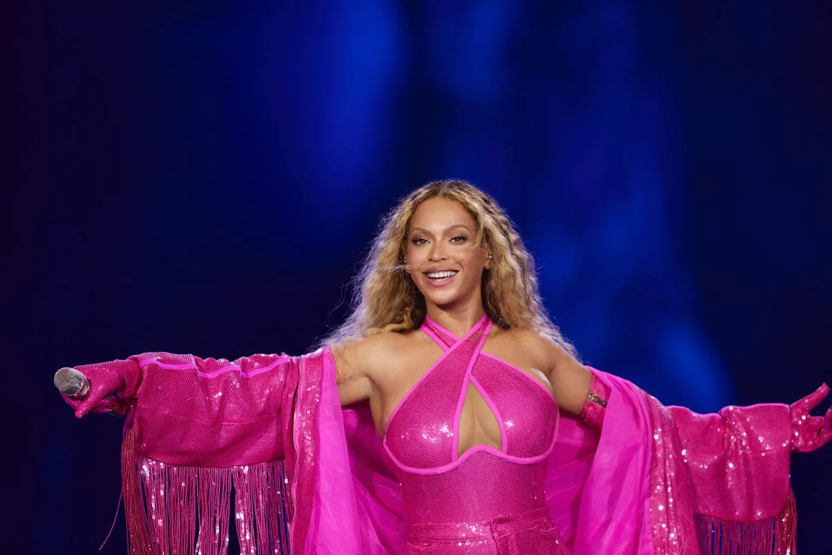 BeyLegion's tweet photo. Pretty in Pink 🩷

#Nashville 
#RENAISSANCEWorldTour 🪩
🎫 https://t.co/gQt79tzDm6 https://t.co/F16u3Mu2B8