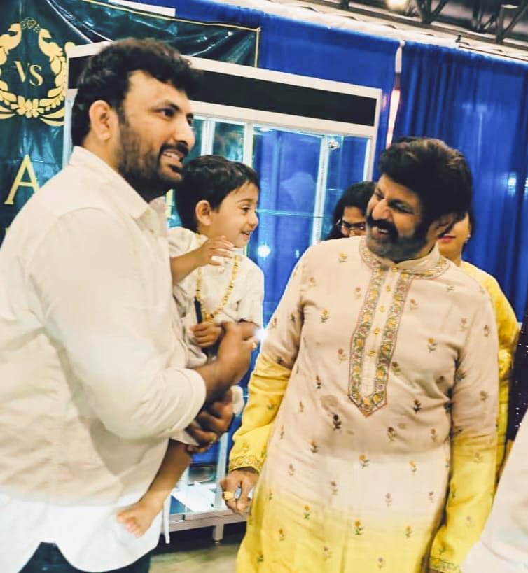 Kids with #Balayya at #TANA ♥️🥰

#NandamuriBalakrishna #TANA2023
#BhagavanthKesari