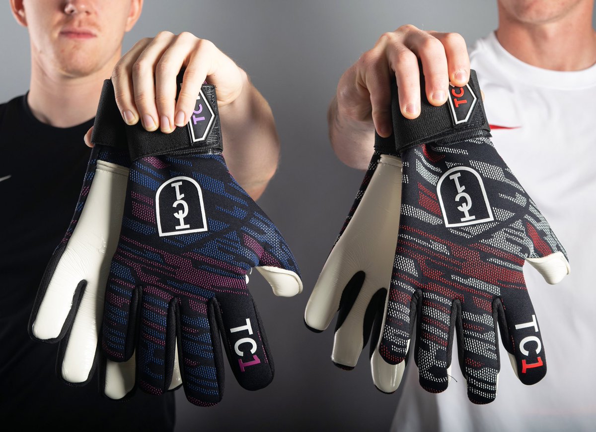 Tc1Uk's tweet photo. Which side will you be🧤??

🔵🟣 vs 🔴⚪️ https://t.co/McnEivtszZ