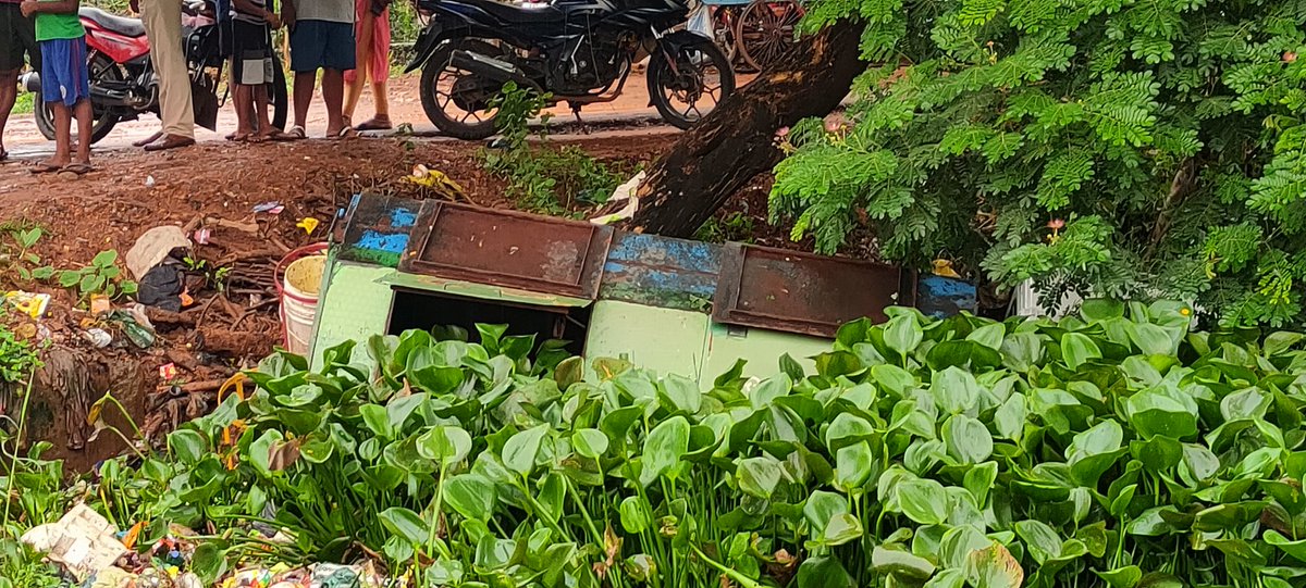 coachchandan's tweet photo. @bmcbbsr Sir, kindly rescue the BMC Trash (Kachda) Lifting Vehicle since it has fallen into the dangerous drainage of BADAGADA CANAL ROAD (IN FRONT OF SANTOSHI VIHAR ENTRANCE). Kindly refer to my earlier message (enclosed) to you as well. Thank you so much! Warm regards. https://t.co/i711pGbfzW