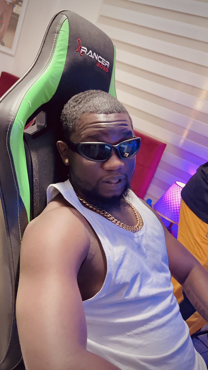 Oshodilegit's tweet photo. Soon dem go feel am , Aje ❤️ #Negro #Oshodiomolegit https://t.co/qlwvKMLUn3