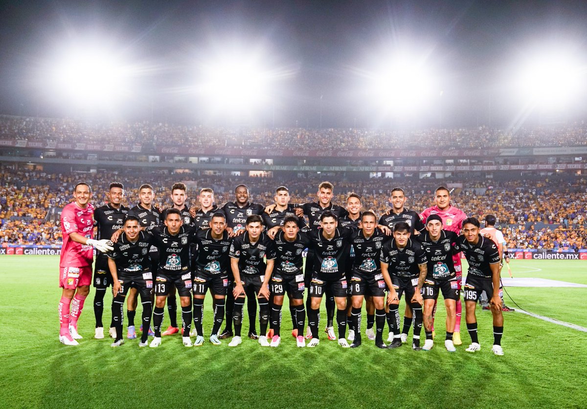clubleonfc's tweet photo. CON LA FRENTE EN ALTO 🫡

Aplausos para el esfuerzo, coraje y entrega de nuestro equipo. 👏🏼

#SerFieraEsUnOrgullo 🦁 https://t.co/QILYDjNJUm