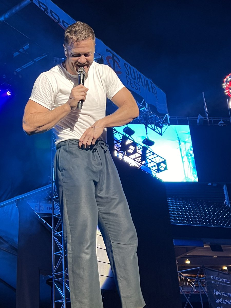 Natasja_style's tweet photo. #tcsummerfest #imaginedragons Super awesome night!!! More photos to come from my camera when I am back in NL on Monday. @Imaginedragons https://t.co/OMa1ZOJ3IC