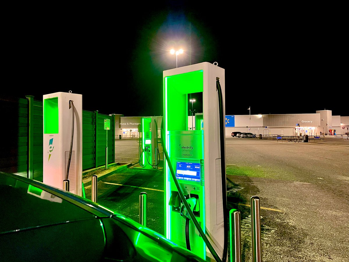 JRichVA's tweet photo. @RateYourCharge EA Saraland, AL. 4/10. EA fix this! Four chargers, 2 are down, reported up in PlugShare. One 350 only giving me 34kw, similar to PlugShare comments. Moved to 150 charger 1 that works full speed with my Ioniq5.Same as last week when I tried trip down. Unacceptable. https://t.co/JNzHf7ddlB