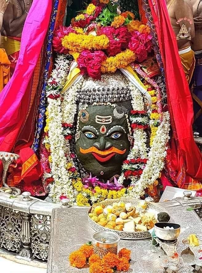 🙏🌹जय श्री महाकाल 🌹🙏
श्री महाकालेश्वर ज्योतिर्लिंग उज्जैन के आज के भस्मआरती  श्रंगार  दर्शन
🔱16 जुलाई 2023 रविवार 🔱