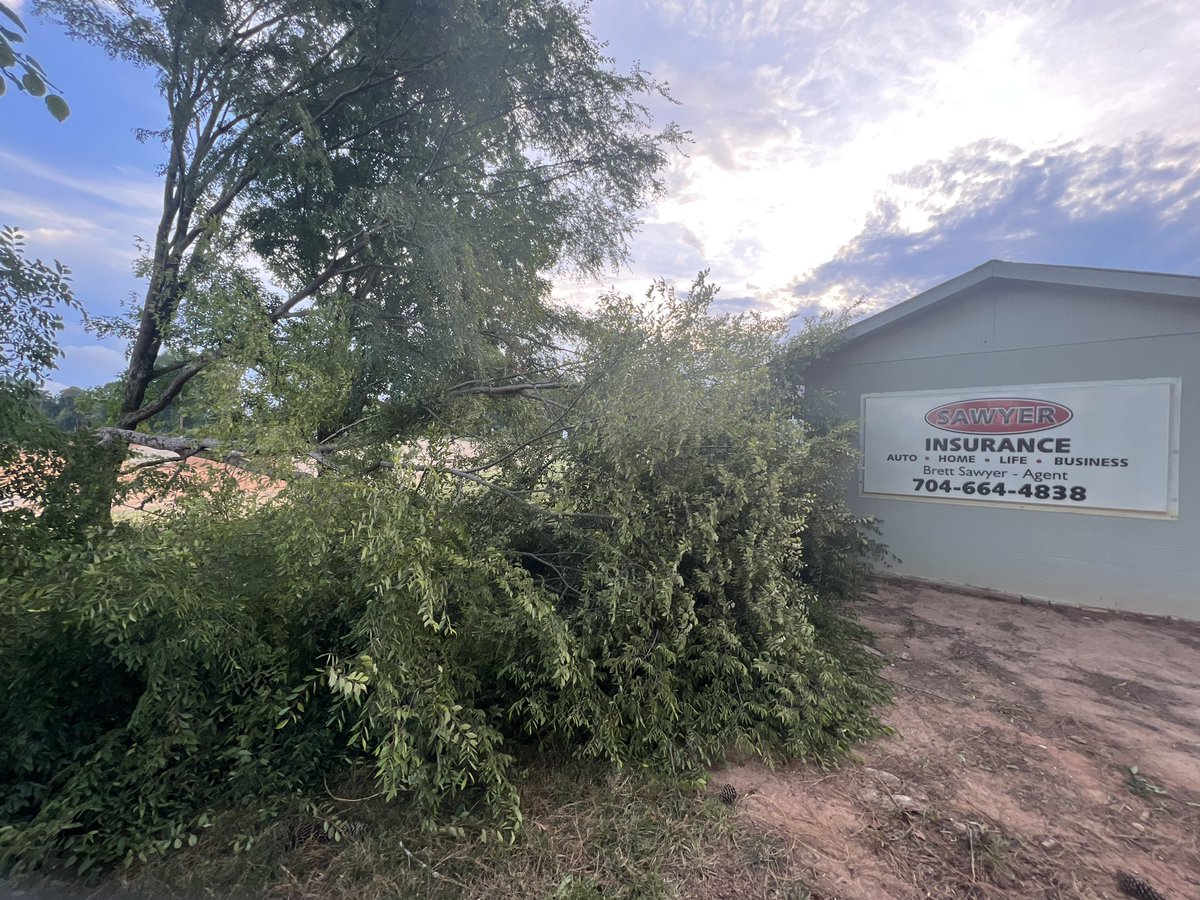 SawyerInsurance's tweet photo. I called my agent. He came
out and said it’s below my deductible and I was lucky it didn’t damage the structure. Lucky me. 
#juniortheinsurancedog https://t.co/vAN7qScdrG