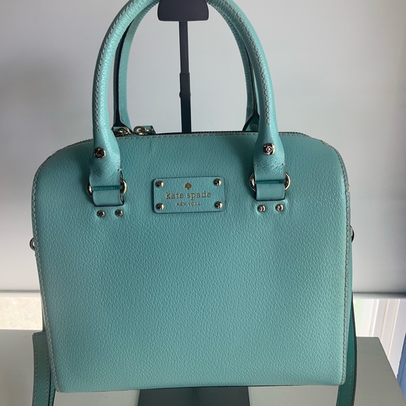 So good I had to share! Check out all the items I'm loving on <a href="/Poshmarkapp/">Poshmark</a> #poshmark #fashion #style #shopmycloset #jerzees #susangraver #katespade: posh.mk/16XCCQvntBb