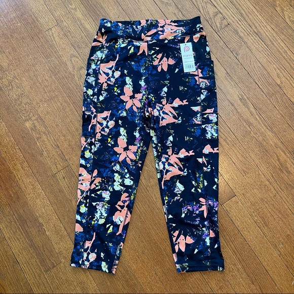 ash5280's tweet photo. So good I had to share! Check out all the items I'm loving on @Poshmarkapp from @Cynthia43814356 @DamianKitty #poshmark #fashion #style #shopmycloset #popfit #mossimosupplyco: https://t.co/Kvin6adsrQ https://t.co/tbAgRQNGQK