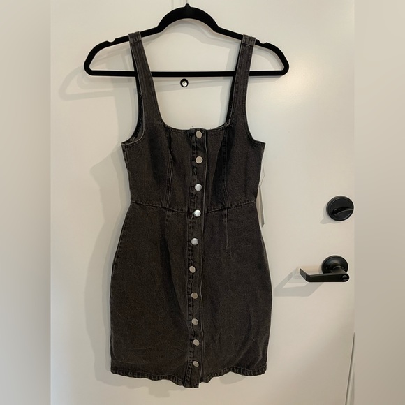 So good I had to share! Check out all the items I'm loving on <a href="/Poshmarkapp/">Poshmark</a> #poshmark #fashion #style #shopmycloset #normakamali #domo1824 #lulus: posh.mk/jn2jmieepBb