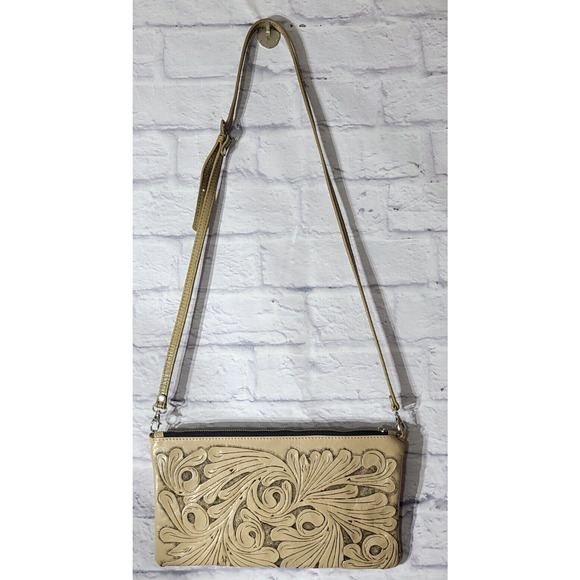 So good I had to share! Check out all the items I'm loving on <a href="/Poshmarkapp/">Poshmark</a> from <a href="/mrnmrsdcpicker/">RemysCloset</a> #poshmark #fashion #style #shopmycloset #stevemadden #swims #origenes: posh.mk/koAbdIIntBb