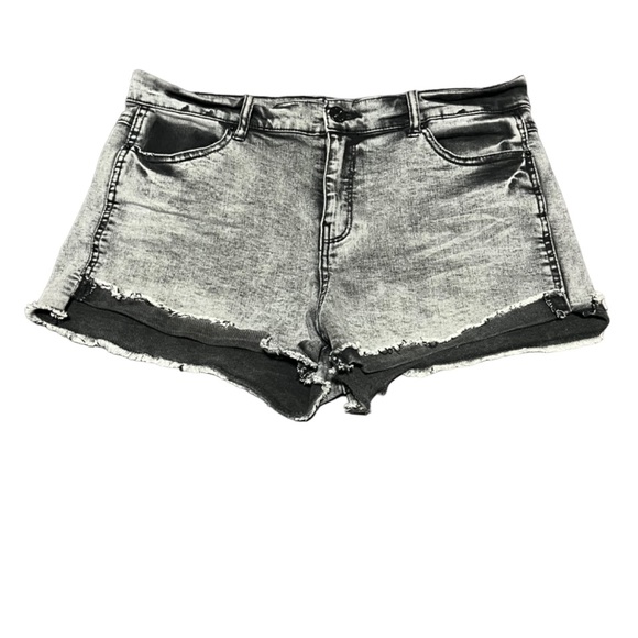 So good I had to share! Check out all the items I'm loving on <a href="/Poshmarkapp/">Poshmark</a> from <a href="/Bombshell77/">SST lifenotes</a> #poshmark #fashion #style #shopmycloset #vintage #colleenlopez #vanillastar: posh.mk/TwmSmDIntBb