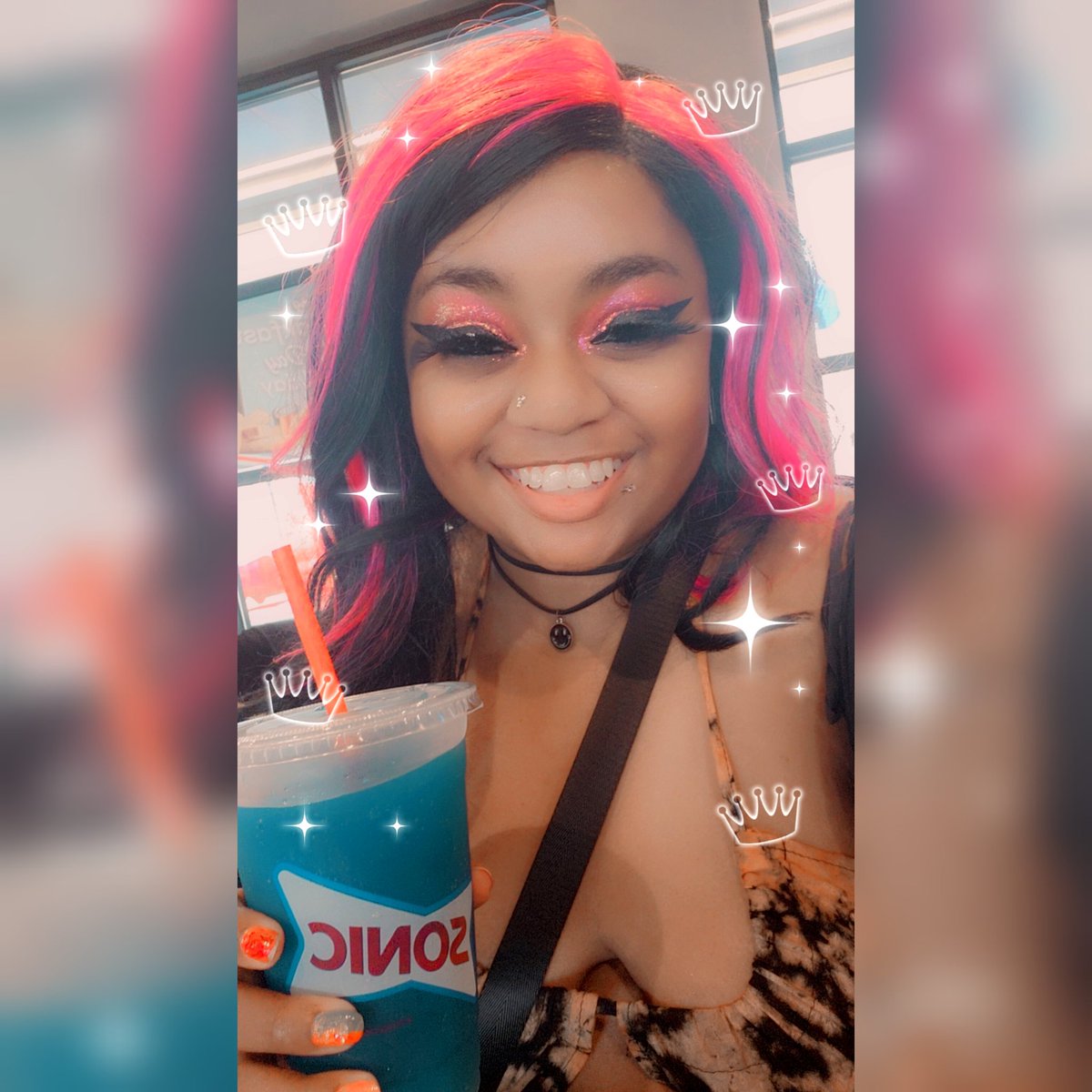 CatInABlanket's tweet image. My first time at Sonic! 💙🍋 #blueraspberrylemonade #thisishowwesonic #sonic #pinkandblackhair #birthday #chunkyhighlights #altgirl #makeup #piercing #roadtrip #livingmybestlife