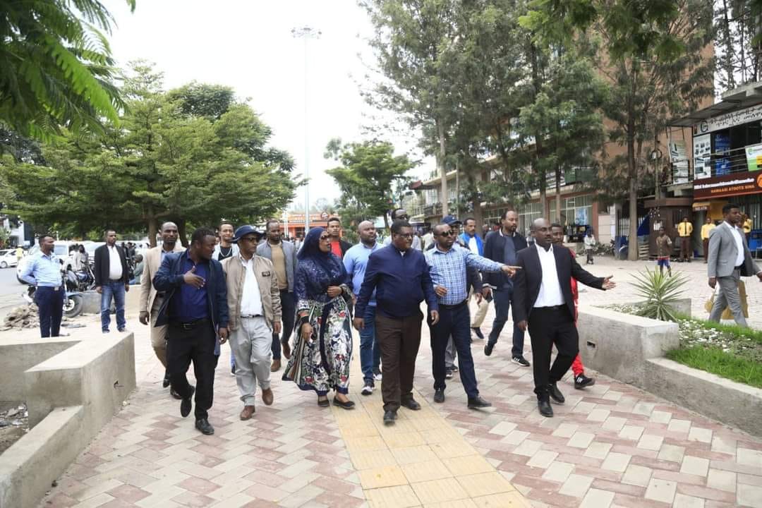 tsegaye2k's tweet photo. The support group led by the Honorable Ms.Chaltu Sani,Ministry of Urban and Infrastructure , have arrived in our city, Hawassa, and is conducting discussions and field observations with the leaders of our city https://t.co/DY9bzxjQPv
