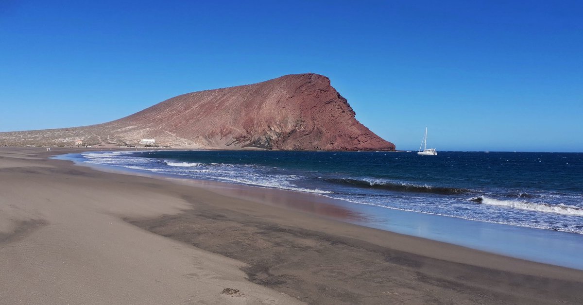 Montana Roja on Saturday sun... 😎
#MontanaRoja #LaTejitaBeach #BeautifulNature #BeachLife