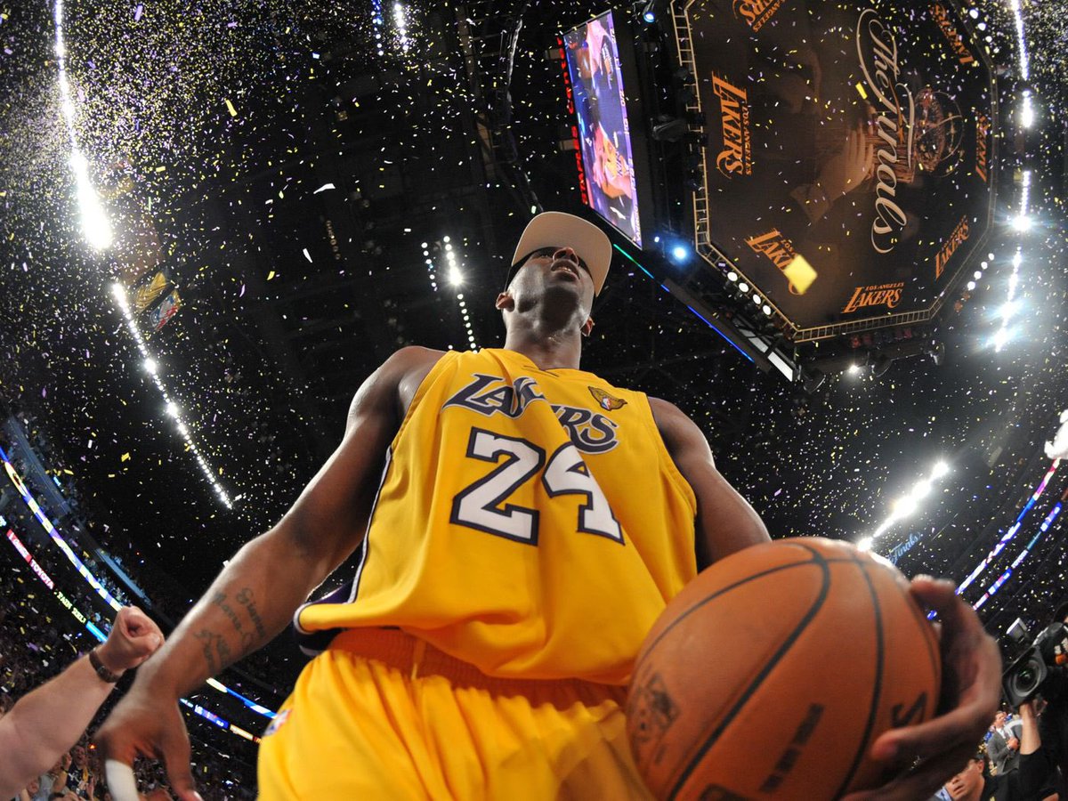 LakersLead's tweet photo. THIS KOBE PHOTO IS SO COLD 🥶 https://t.co/5DvJZXVLSl