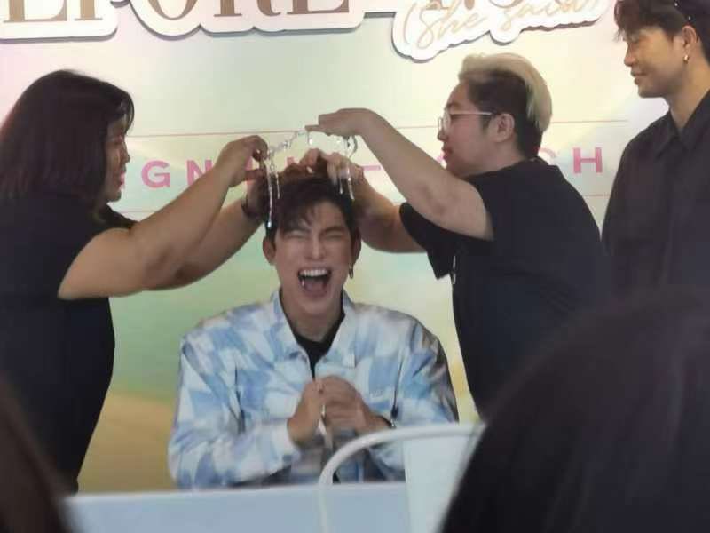 mewsuppasitCNds's tweet photo. Our boy is as excited as his mewlions…

MEW GDTK EVENT

@MSuppasit
#MewSuppasit 
#MewFinalGDTK https://t.co/DUJlLDx02p
