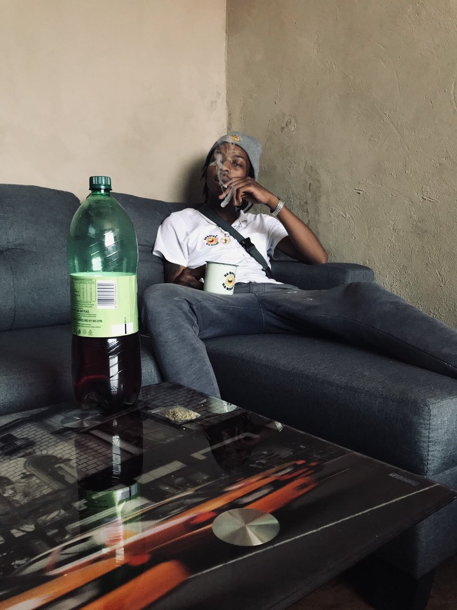 TobiRaww_FHG's tweet photo. Hood Baby π
#Mmemberville #StonerFam #KushIt #Backwoods #SAHipHop #TrapMusic #Stage6 https://t.co/4v5wGFUVSK