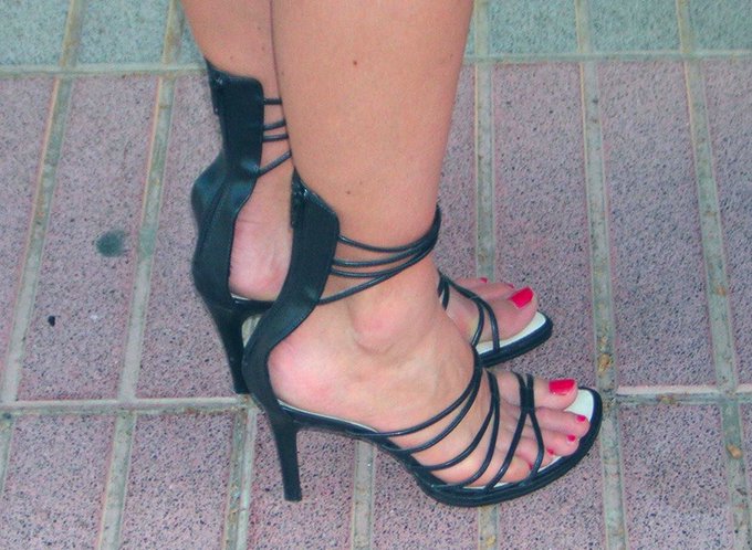 Stopy ktoś jeszcze lubi ? 😘🇵🇱 Who likes my feet ? 😘🇺🇸🇬🇧 #feet #footfetish #stopy #domina #mistress #polish<a href="/tag/footfetish"class="tags"><span>#footfetish</span></a><a href="/tag/heels"class="tags"><span>#heels</span></a><a href="/tag/feet"class="tags"><span>#feet</span></a><a href="/tag/domina"class="tags"><span>#domina</span></a><a href="/tag/polish"class="tags"><span>#polish</span></a><a href="/tag/toes"class="tags"><span>#toes</span></a>