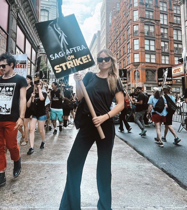 RT @FilmUpdates: Olivia Wilde and Mark Ruffalo at the #SAGAFTRAstrike https://t.co/qlpTNGis5d