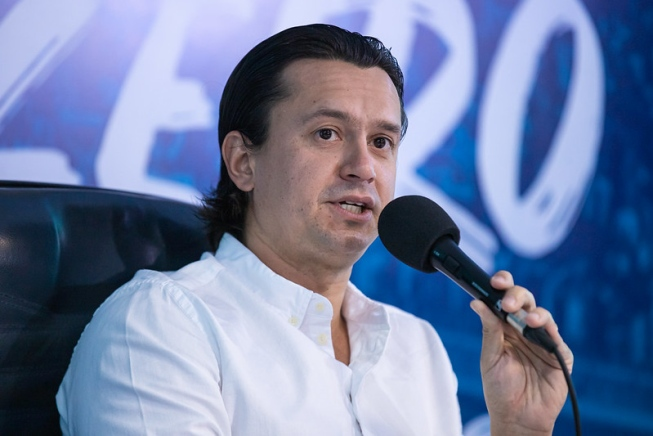 FootballTalkHQ's tweet photo. Cruzeiro's president slept with referee Felipe Lima's wife after his bad performance favoring his rival team, Atlético MG. 🇧🇷 [@euleodias] https://t.co/hQF8CENr6i