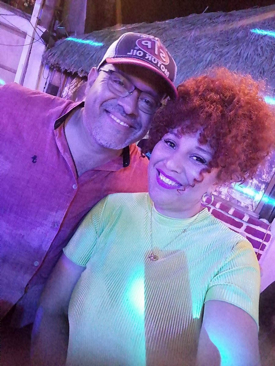 Negrita_5454's tweet photo. Noche Retro un gusto verlos, Amig@s!! @tonymarquezroon @evegacea @LuisHer04781115 @LuzdelCarmenFR2 gracias por su Atención y cariño ❤️👌🏼 https://t.co/Y4SPZpbFEb