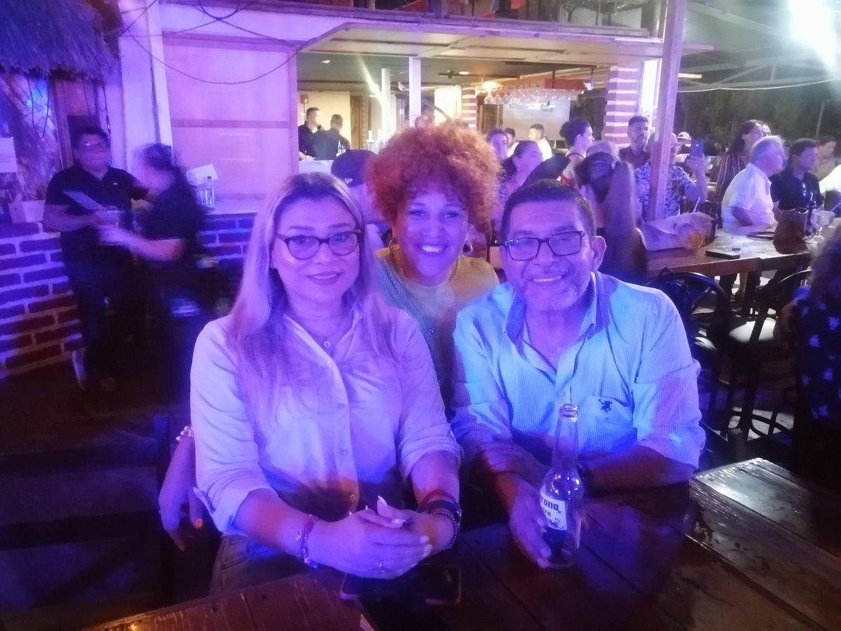 Negrita_5454's tweet photo. Noche Retro un gusto verlos, Amig@s!! @tonymarquezroon @evegacea @LuisHer04781115 @LuzdelCarmenFR2 gracias por su Atención y cariño ❤️👌🏼 https://t.co/Y4SPZpbFEb