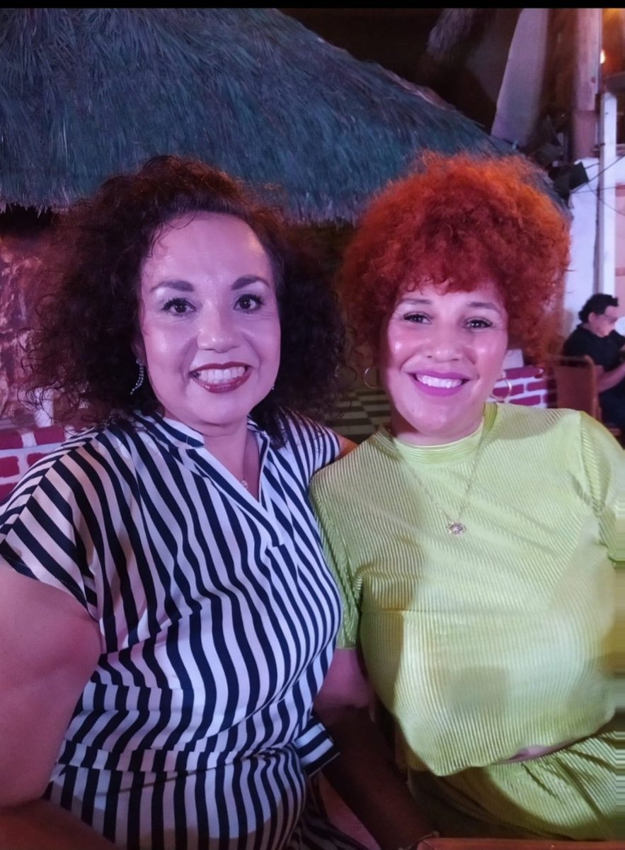 Noche Retro un gusto verlos, Amig@s!! <a href="/tonymarquezroon/">Antonio Márquez Roon</a> <a href="/evegacea/">Enrique Vega</a> @LuisHer04781115 <a href="/LuzdelCarmenFR2/">Luz Félix</a> gracias por su Atención y cariño ❤️👌🏼