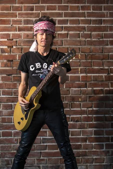 真島昌利 年齢表 24歳 ブルーハーツ結成 27歳 TRAIN-TRAIN 28歳 青空