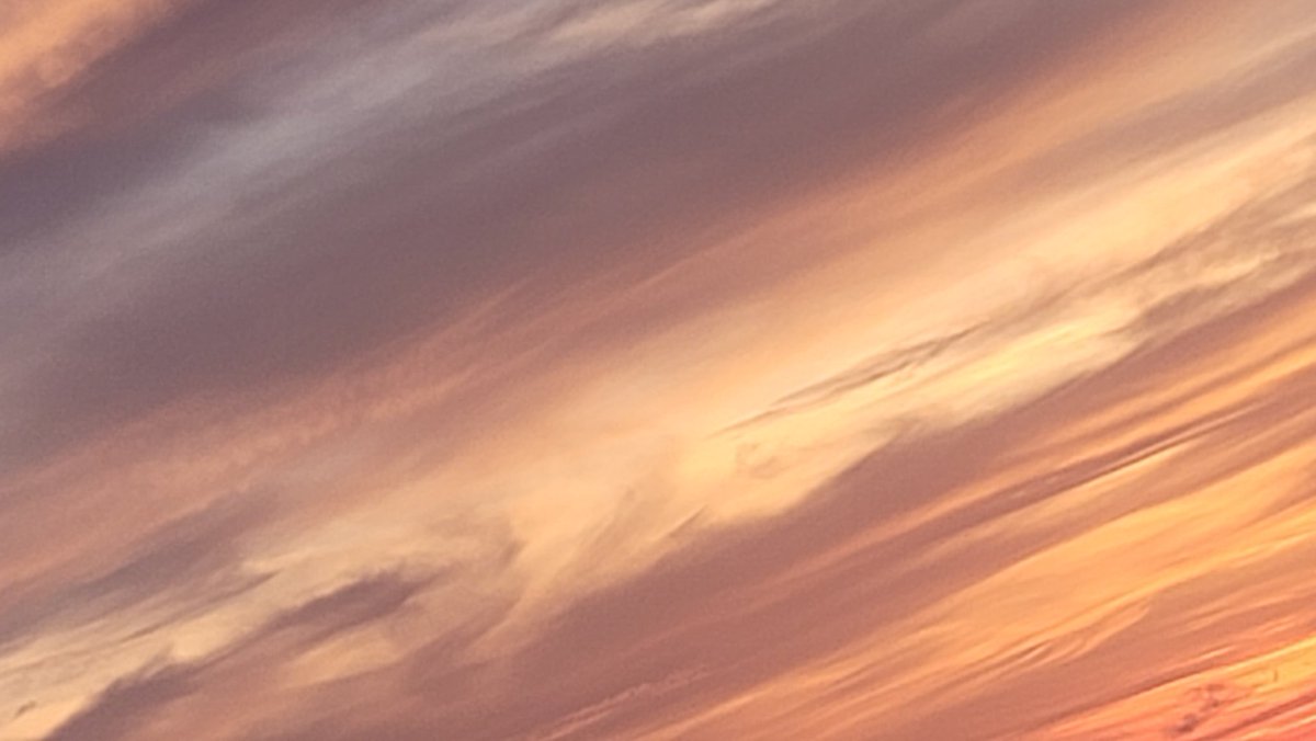 SpaceCoastSkies's tweet photo. Sunday snippets #sunrise #SpaceCoastSkies #StormHour #skyabstract #HisArt #art #abstract https://t.co/evSSvreD9W