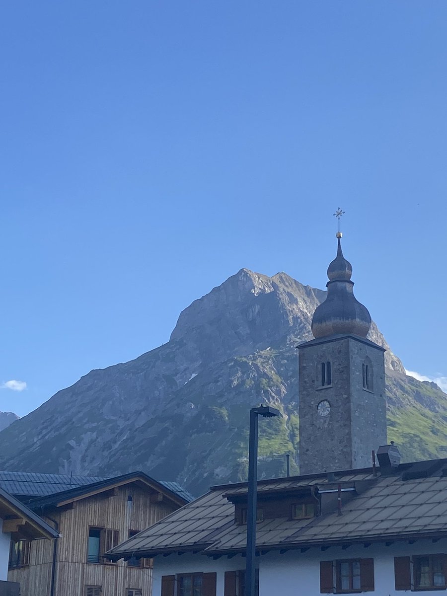 egocgp's tweet photo. Pourquoi irais-je dans les grandes villes matérialistes ? La montagne c’est le paradis sur terre. https://t.co/KFgF2JSPwL