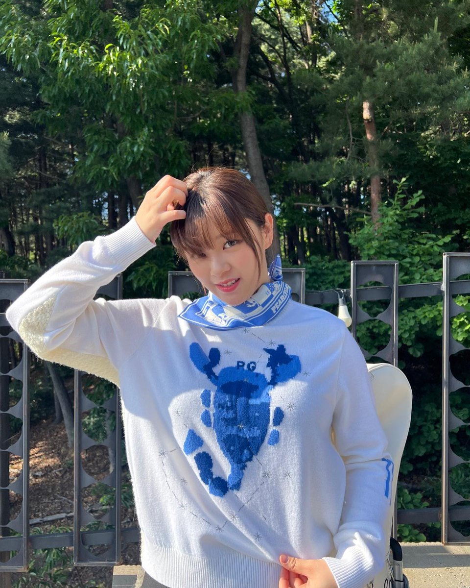 Surfer_Silver92's tweet photo. Jeongyeon, she’s so effortlessly attractive💚 https://t.co/xsY86ASFn6