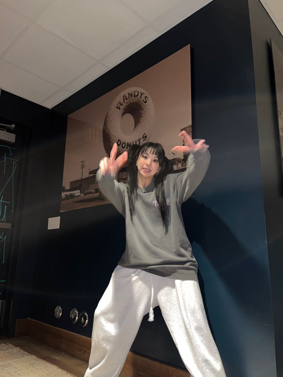 hourly chaeyoung (@chaeyounghours) on Twitter photo 