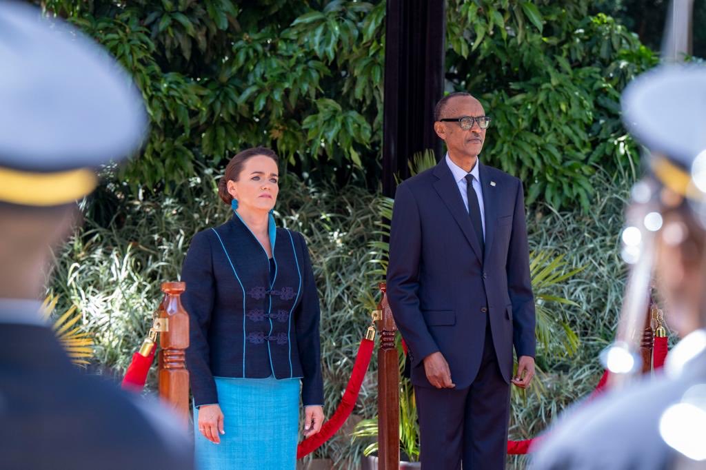 Thank you ⁦@PaulKagame (⁦⁦@UrugwiroVillage) and all the amazing #Rwandan people for the warm welcome. Being the first #Hungarian Head of State paying visit in #Rwanda, this visit is truly a historical milestone for our countries 🇭🇺🇷🇼