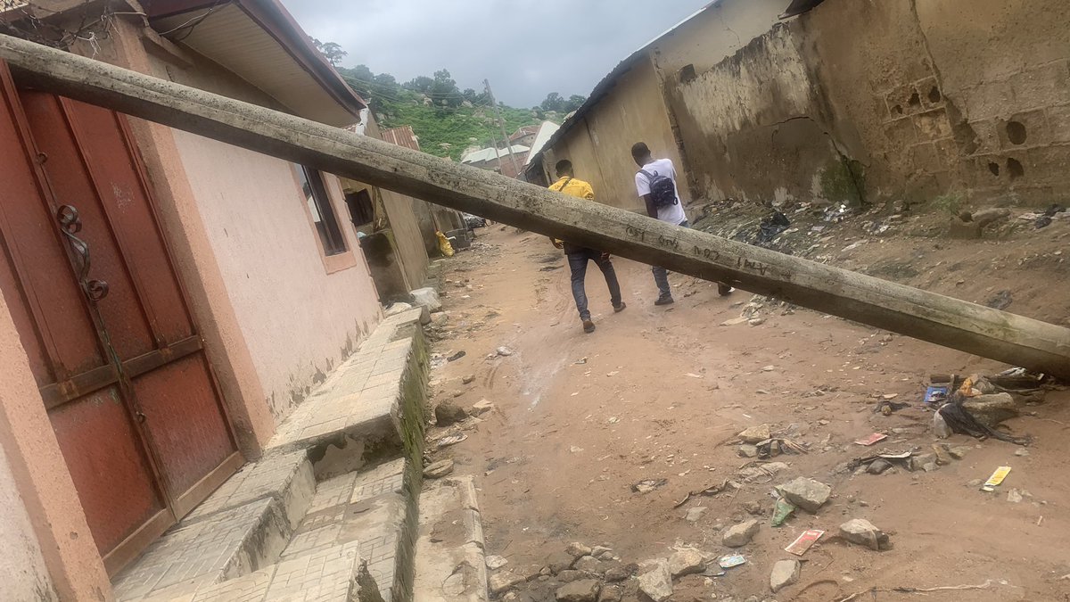alhapheez's tweet photo. @aedcelectricity This electric pole fell off on some1 house after a heavy downpour at Ikwa Zuba 2weeks ago and nothing is yet to be done. We have reported to Zuba AEDC Branch and the are demanding for 50k just to fix this. https://t.co/vuUhq6z5Yx