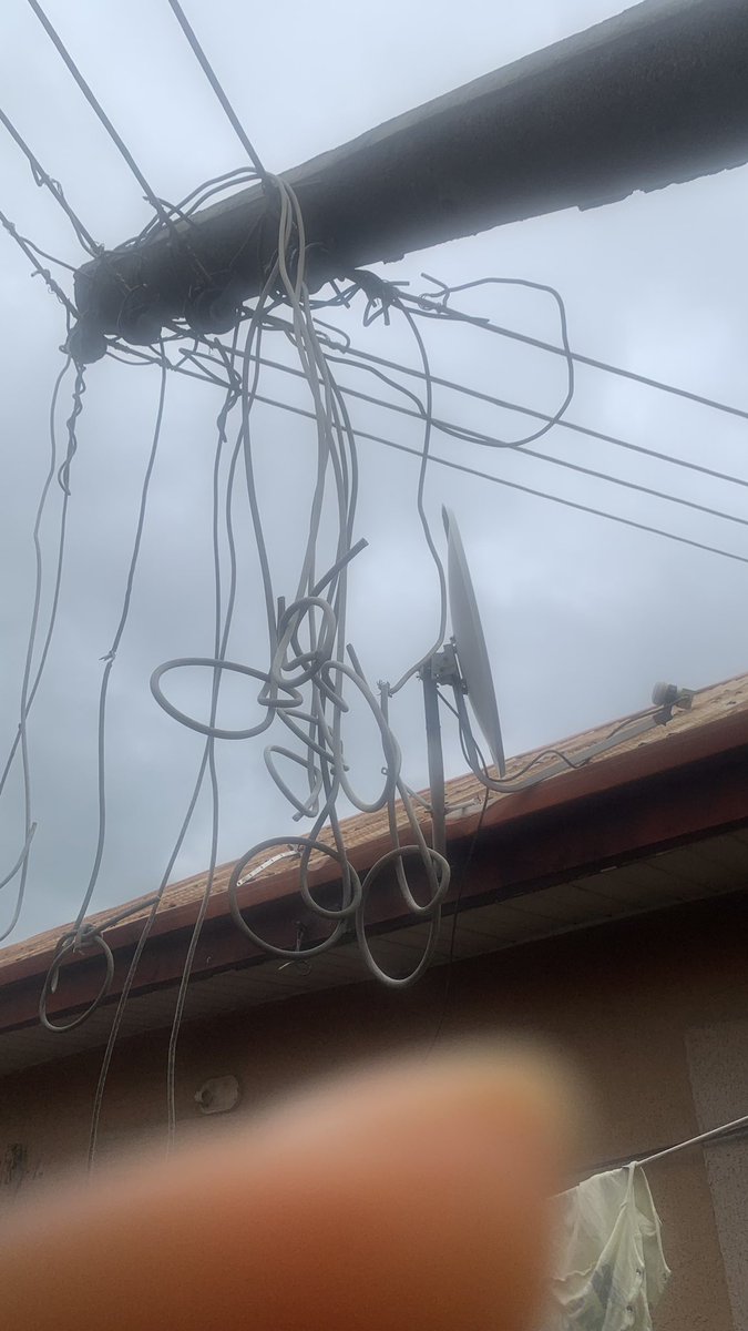 alhapheez's tweet photo. @aedcelectricity This electric pole fell off on some1 house after a heavy downpour at Ikwa Zuba 2weeks ago and nothing is yet to be done. We have reported to Zuba AEDC Branch and the are demanding for 50k just to fix this. https://t.co/vuUhq6z5Yx