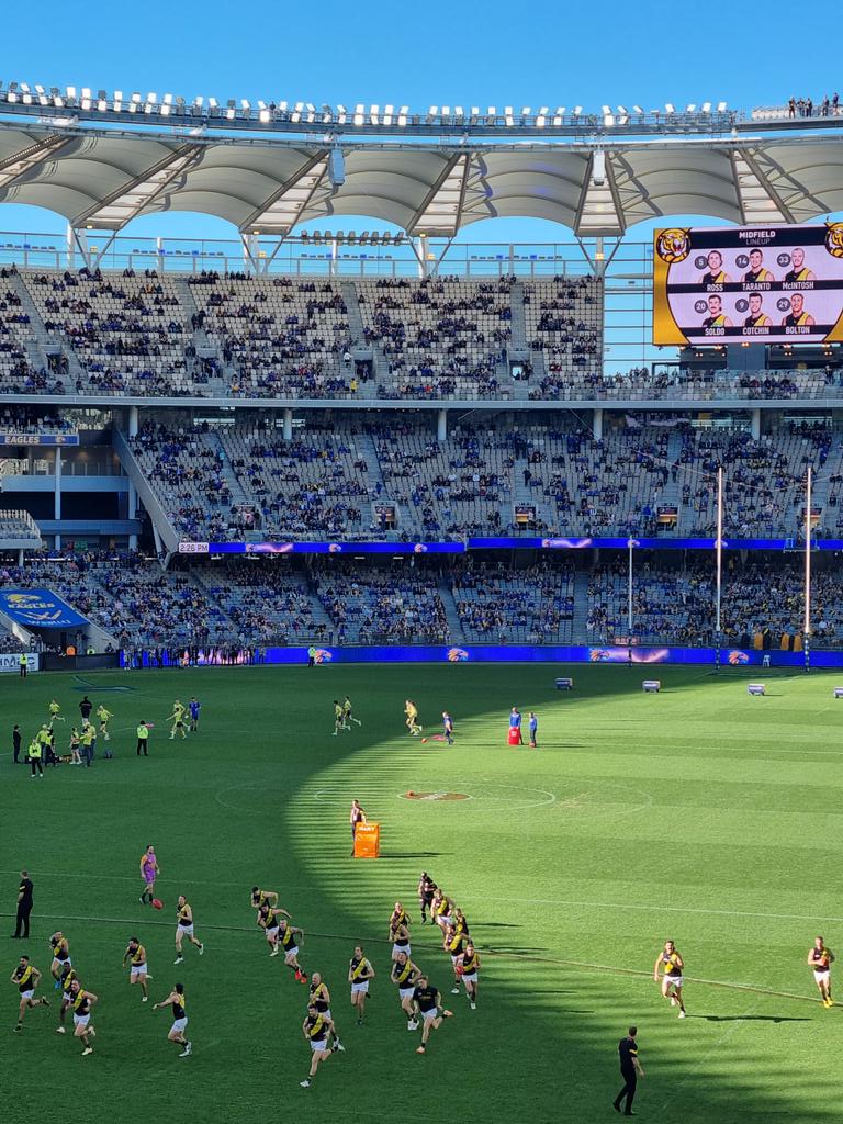 JJoolan's tweet photo. Beautiful day in Perth @OptusStadium #gotig https://t.co/pmNPnGFCqc