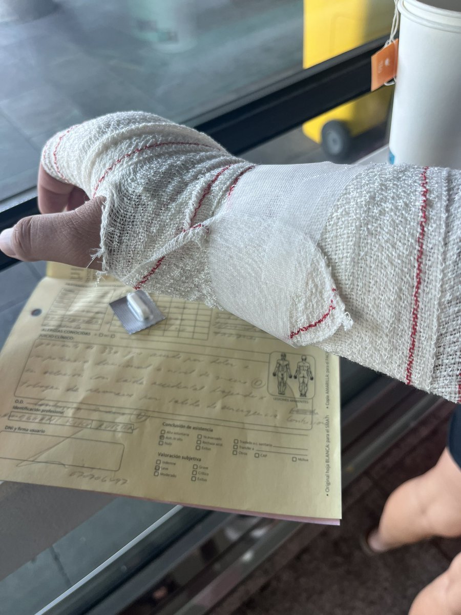 JaimePascualNue's tweet photo. Curso de evacuación nivel pro superado! El susto y el nivel atención de @vueling de 10. https://t.co/iymgsLrxAb