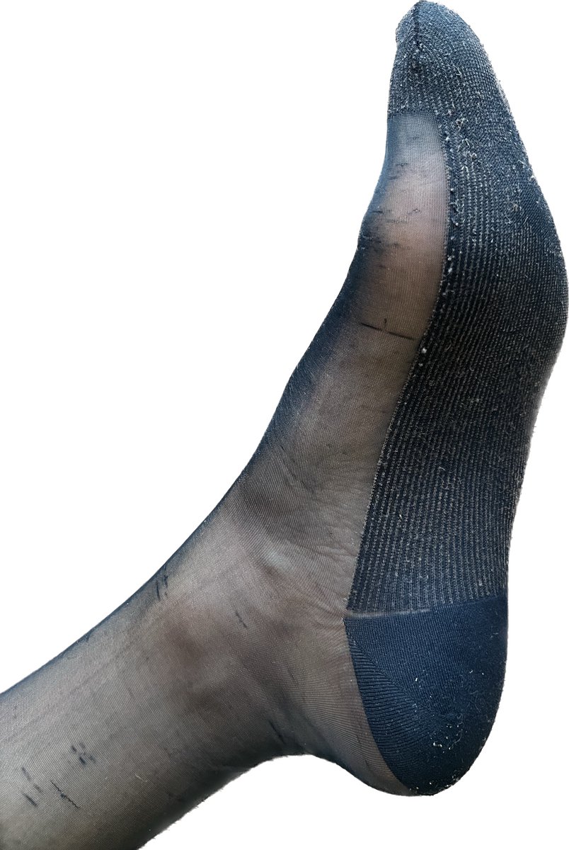 35年？ぐらい前に入手したナイロン靴下が押入れから出てきました。
使用感たっぷりで好きです。