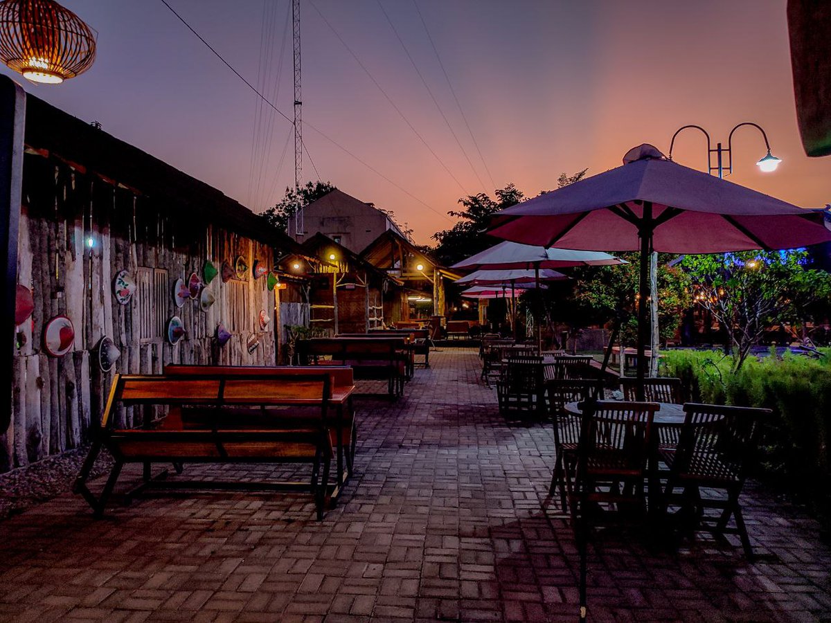 Petang yang cantik seperti kamu.