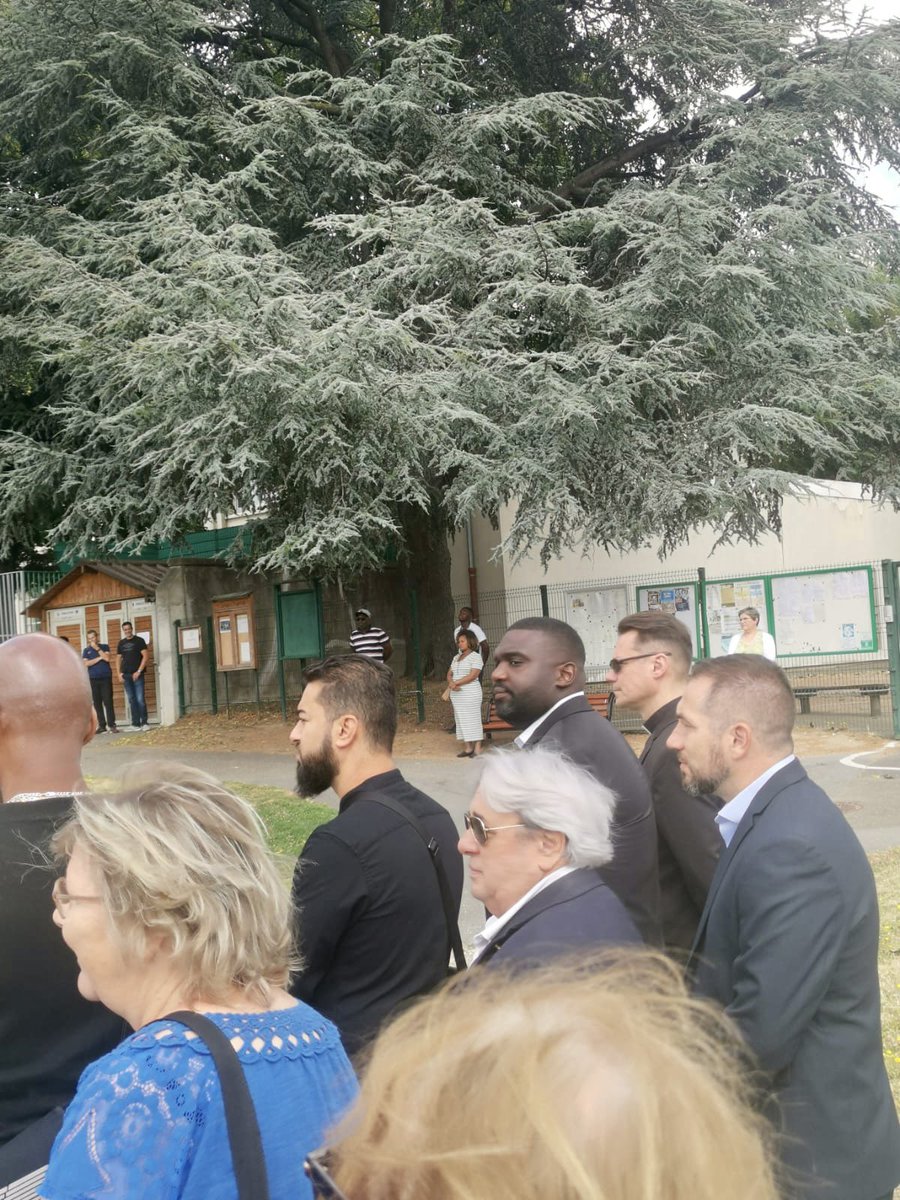 TerenceBandudi's tweet photo. Aujourd’hui, nous étions présents à Saint-Brice-sous-Forêt, à la cérémonie organisée à l’occasion de la journée nationale à la mémoire des victimes des crimes racistes et antisémites de l’État français et d’hommages aux « justes » de France. 

#LeDevoirDeMémoire https://t.co/RYIXn57jyW
