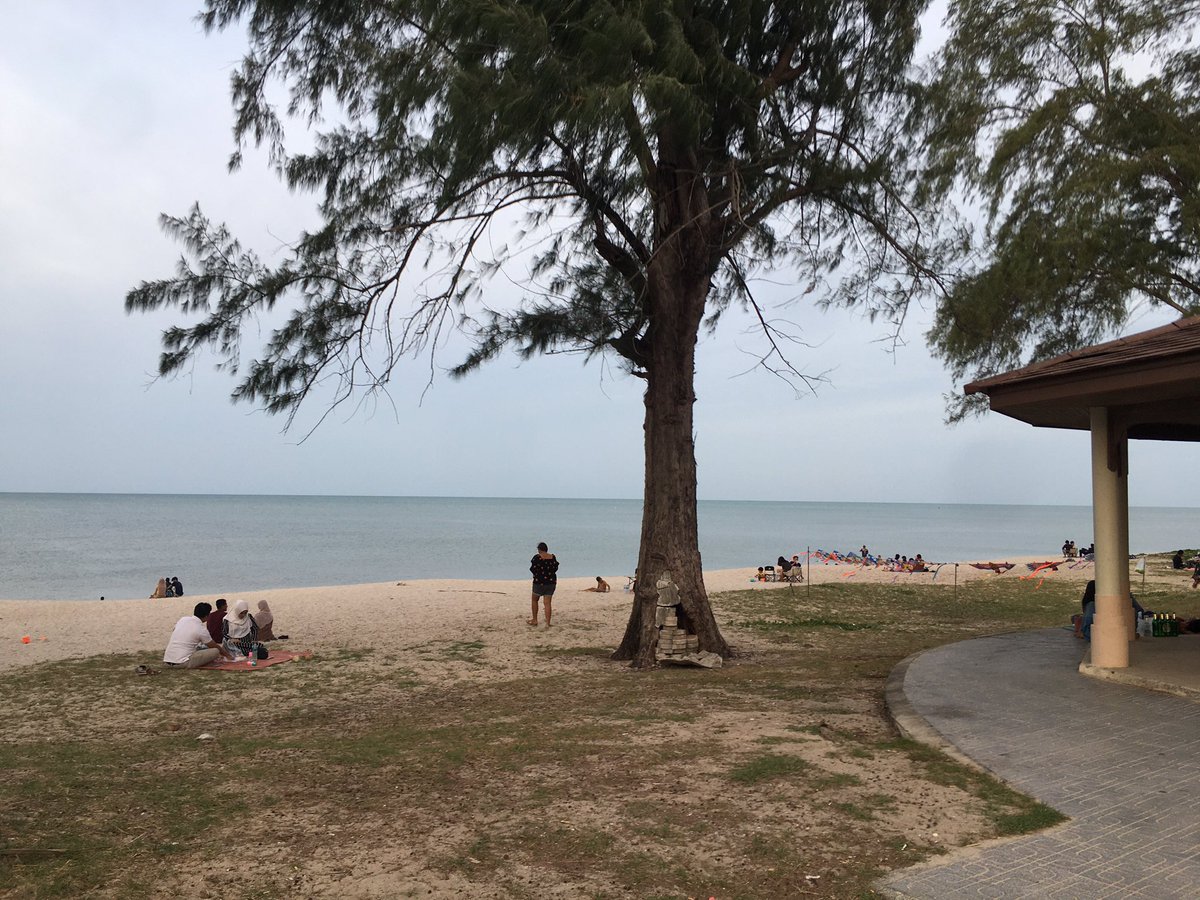 วันอาทิตย์ ชิลๆ หาดชลาทัศน์ คู่ไหนว่างมานั่งดื่มกันได้นะครับ #คู่ไม่แลก